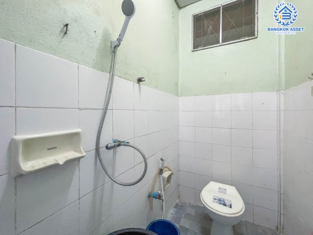 *****ทาวน์เฮ้าส์มือสองย่านนนทบุรี ม.ซอยเรวดี57 ติวานนท์ หลังมุม! เนื้อที่ 16 ตร.ว. ฟังก์ชัน 2 ห้องนอน 2 ห้องน้ำ 1 ที่จอดรถ บนทำเลเชื่อมต่อทุกการเดินทาง เพียงไม่ถึง 7 นาที ก็ถึงรถไฟฟ้าสายสีม่วง "สถานีบางกระสอ" และจุดขึ้นทางด่วน "ศรีรัช" จองเลย!